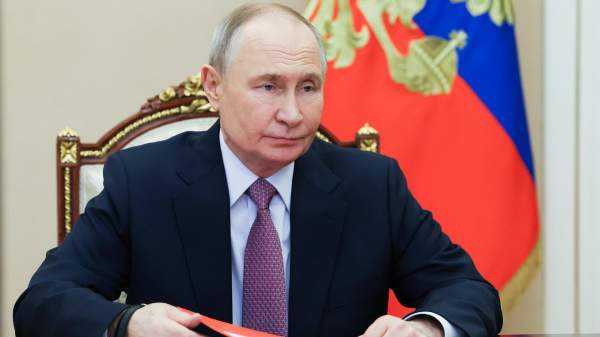 Путин подписал закон о бессрочном механизме “зонтичных” поручительств для МСП